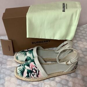 NIB Burberry Floral Abbingdon Espadrilles Flats